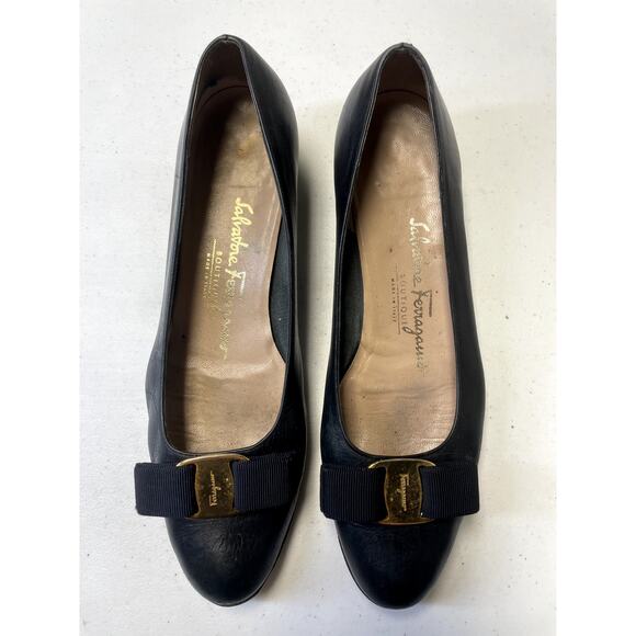 SALVATORE FERRAGAMO Women's Black Leather Vara Bow Low Pump Size 7.5AA - Picture 2 of 11